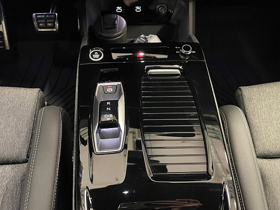 Audi Q6 e-tron 6 of 14