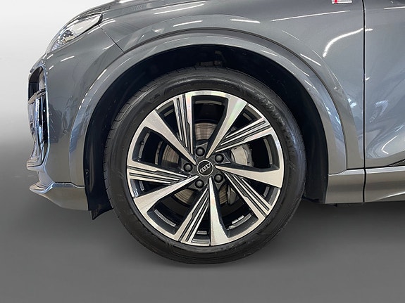 Audi Q6 e-tron 9 of 14