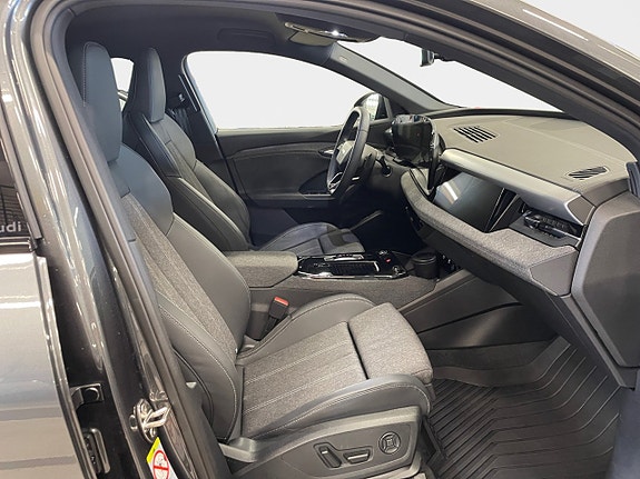 Audi Q6 e-tron 7 of 14