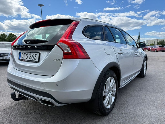 Volvo V60 Cross Country 4 of 5