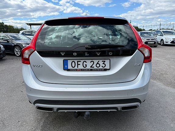 Volvo V60 Cross Country 3 of 5