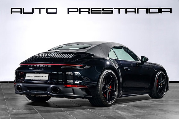 Porsche 911 Carrera GTS 4 of 5