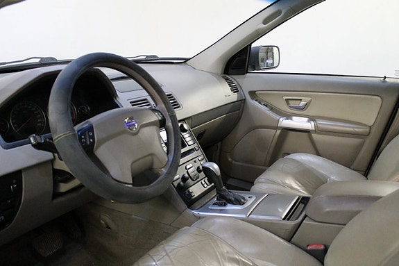 Volvo XC90 8 of 14