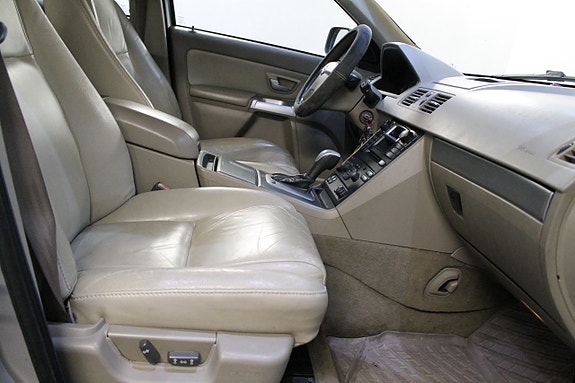 Volvo XC90 10 of 14