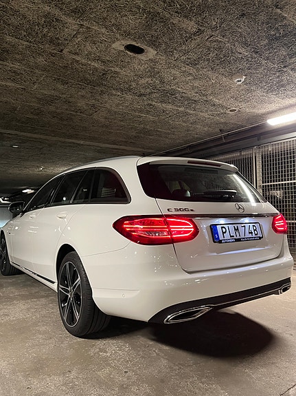 Mercedes-Benz C300 e 4 of 5