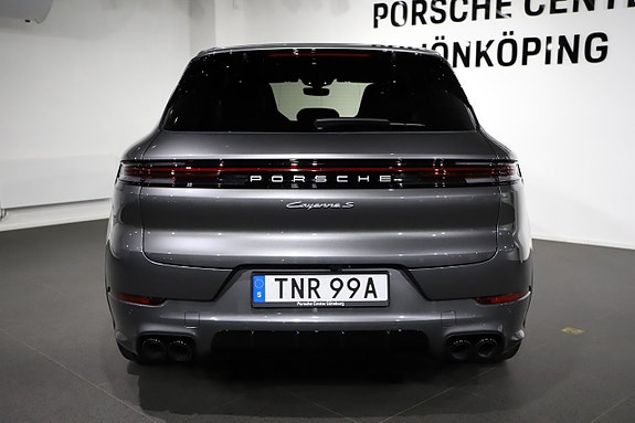 Porsche Cayenne S 4 of 5