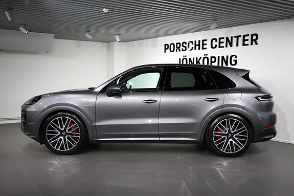 Porsche Cayenne S 2 of 5