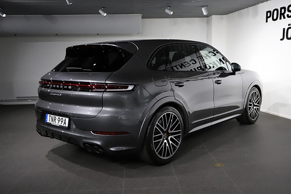 Porsche Cayenne S 5 of 5