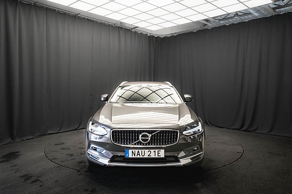 Volvo V90 Cross Country 3 of 5