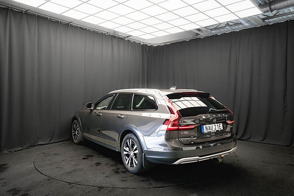 Volvo V90 Cross Country 8 of 24