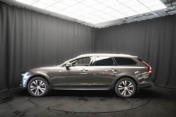 Volvo V90 Cross Country 9 of 24