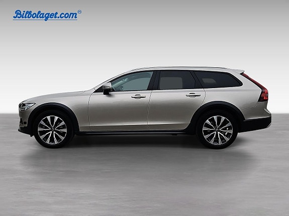 Volvo V90 Cross Country 9 of 13