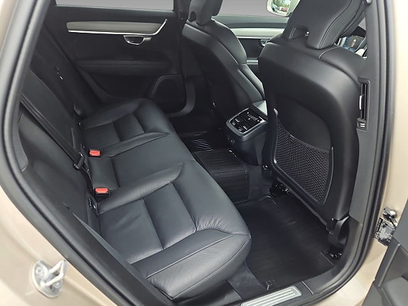 Volvo V90 Cross Country 13 of 13