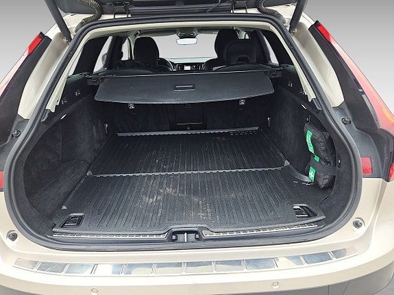 Volvo V90 Cross Country 12 of 13