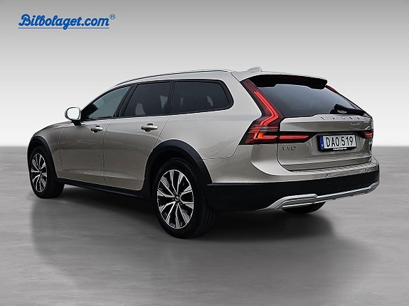 Volvo V90 Cross Country 8 of 13