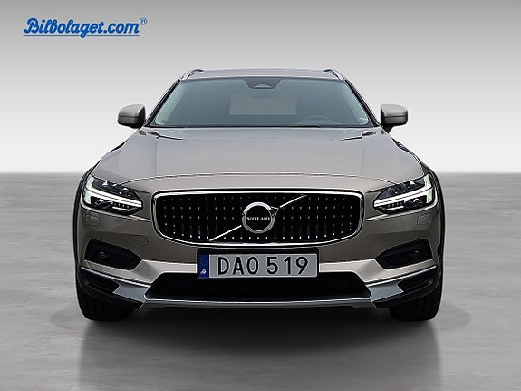 Volvo V90 Cross Country 3 of 5