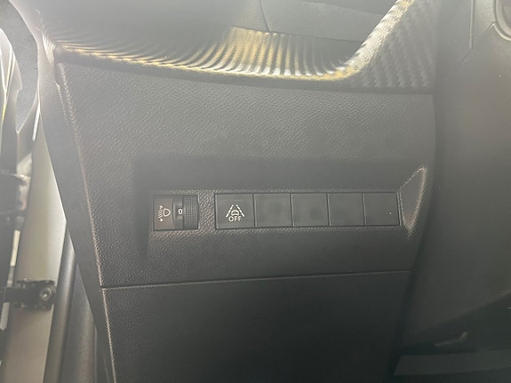 Peugeot 208 18 of 26