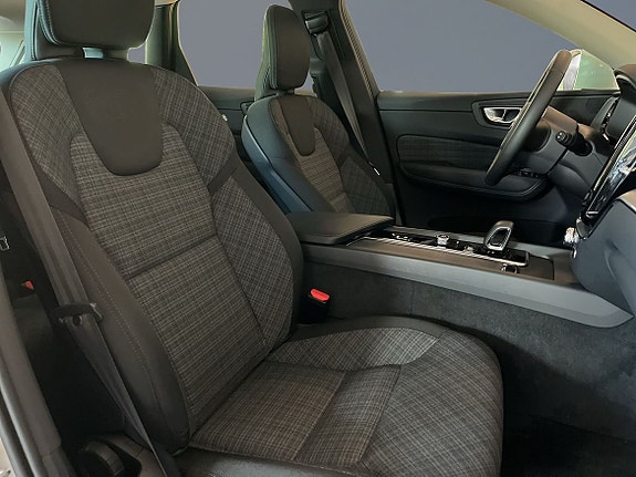 Volvo XC60 7 of 15