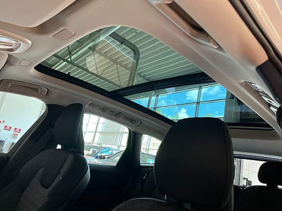 Volvo XC60 12 of 15