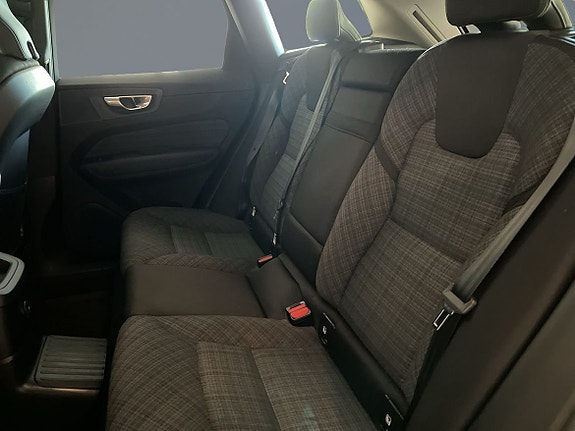 Volvo XC60 8 of 15