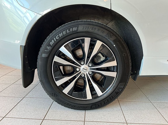 Volvo XC60 10 of 15