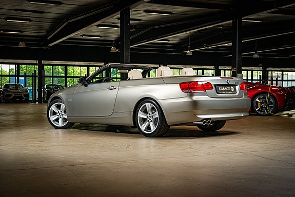 BMW 325i 4 of 5