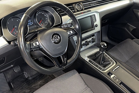 Volkswagen Passat 8 of 11