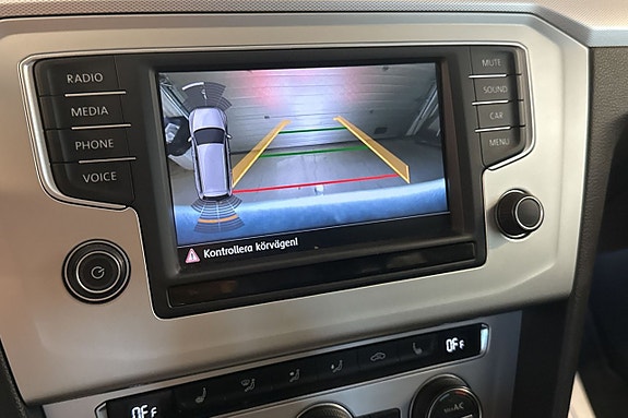 Volkswagen Passat 10 of 11