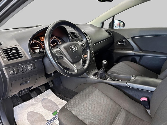 Toyota Avensis 8 of 22