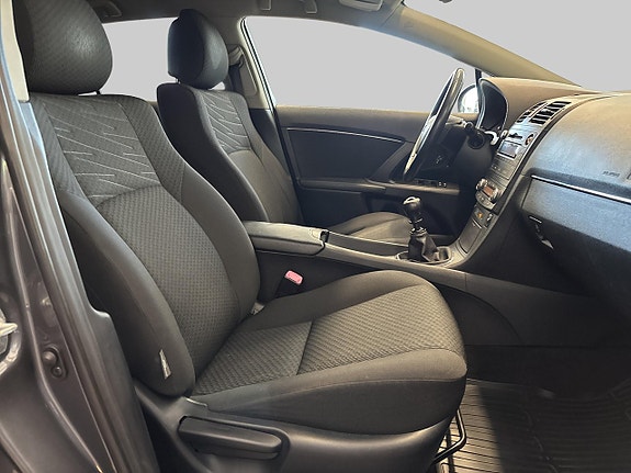 Toyota Avensis 18 of 22