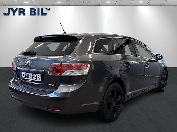 Toyota Avensis 3 of 5