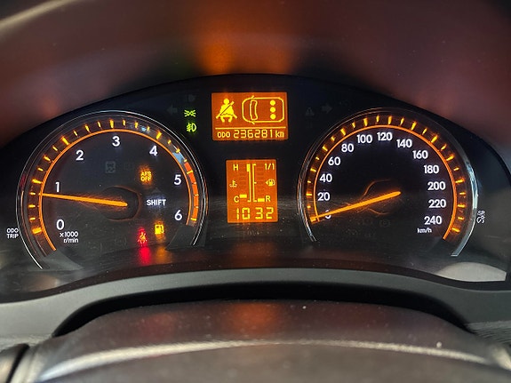 Toyota Avensis 12 of 22