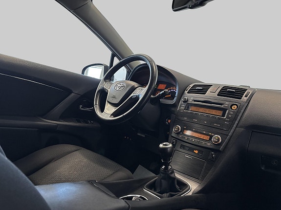 Toyota Avensis 19 of 22