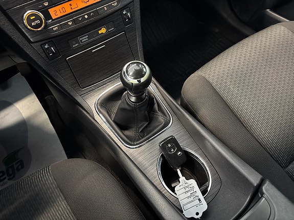 Toyota Avensis 15 of 22