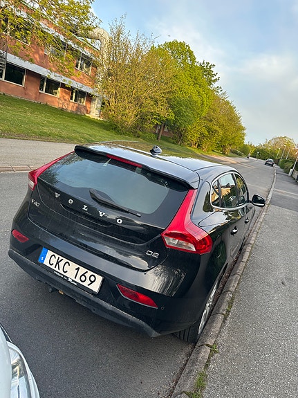 Volvo V40 2 of 5