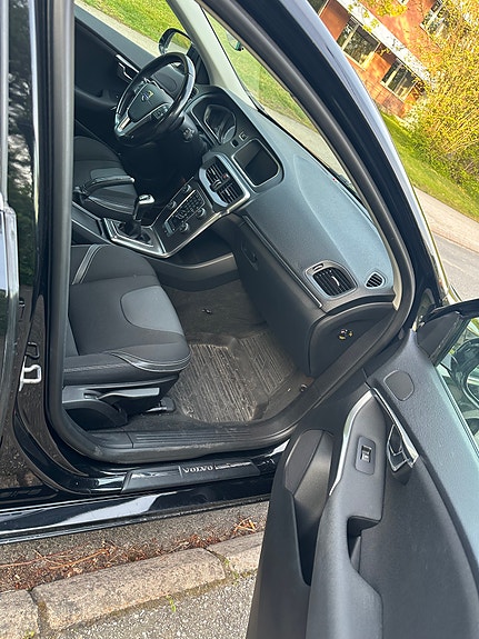 Volvo V40 3 of 5