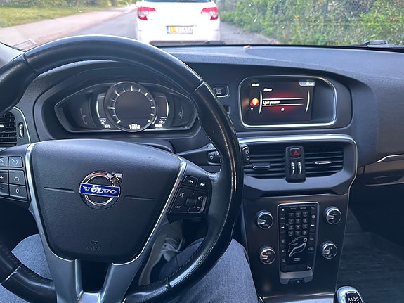 Volvo V40 8 of 10