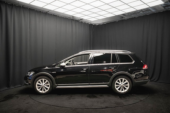 Volkswagen Golf Alltrack 10 of 22