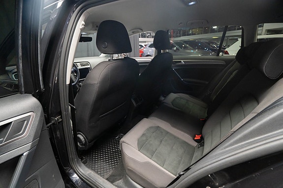 Volkswagen Golf Alltrack 20 of 22