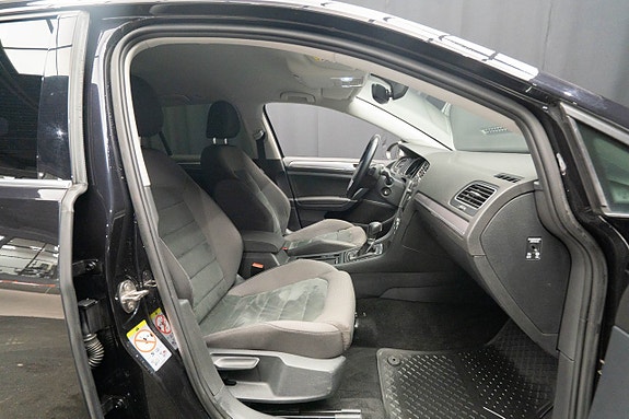 Volkswagen Golf Alltrack 18 of 22