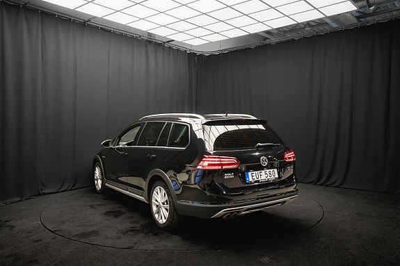 Volkswagen Golf Alltrack 9 of 22