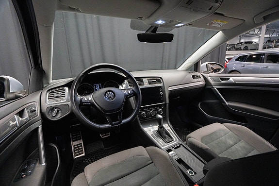 Volkswagen Golf Alltrack 11 of 22