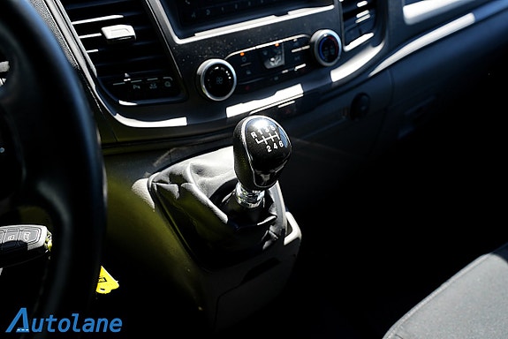 Ford Transit Custom 13 of 16