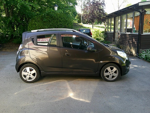 Chevrolet Spark 2 of 3