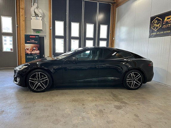 Tesla Model S 3 of 5