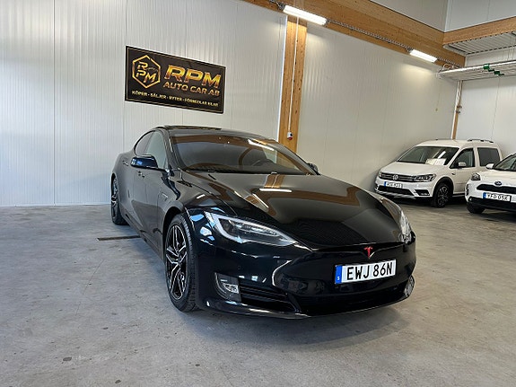 Tesla Model S 2 of 5
