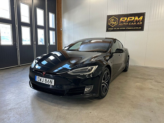 Tesla Model S 4 of 5