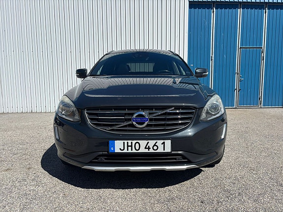 Volvo XC60 2 of 15