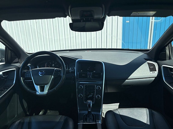 Volvo XC60 11 of 15