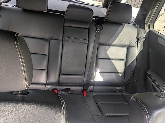 Mercedes-Benz E350 4 of 5